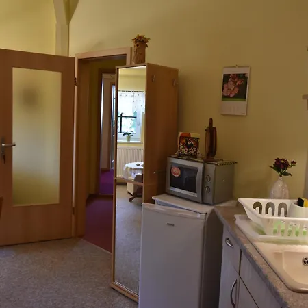 Apartment Inviting In With Communal Garden *