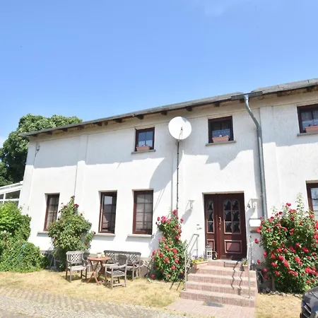 Apartment Inviting In With Communal Garden