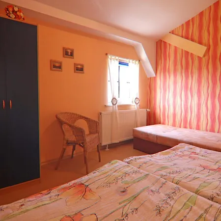 Apartment Inviting In With Communal Garden