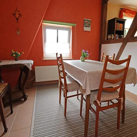 Apartment Inviting In With Communal Garden *