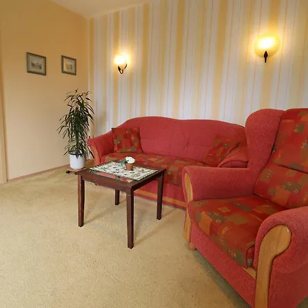 Apartment Inviting In With Communal Garden