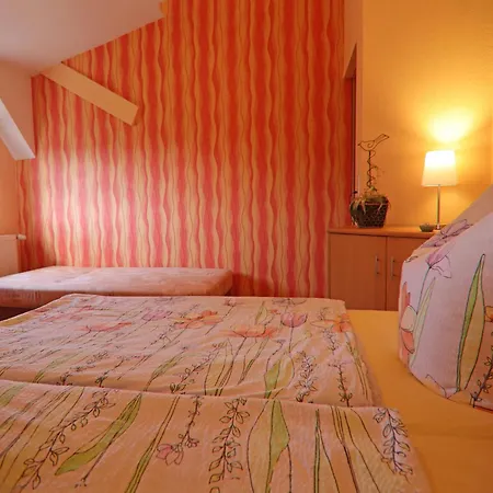 Inviting In With Communal Garden Apartment *