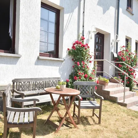 Inviting In With Communal Garden Apartment *