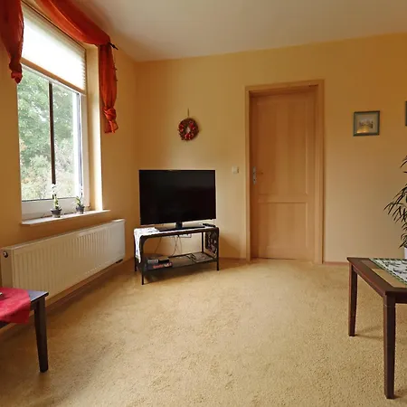 Apartment Inviting In With Communal Garden