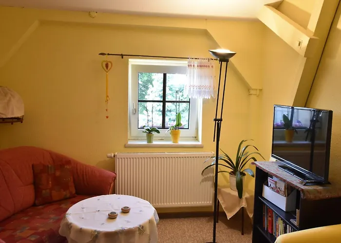 Inviting In With Communal Garden Appartement