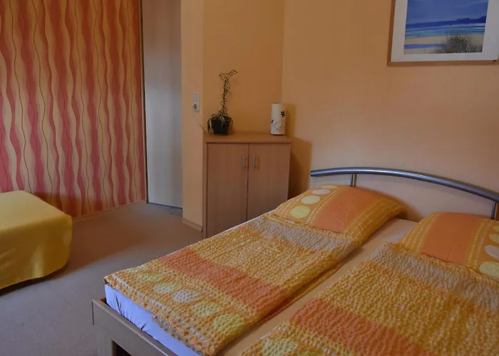 Inviting In With Communal Garden Appartement *