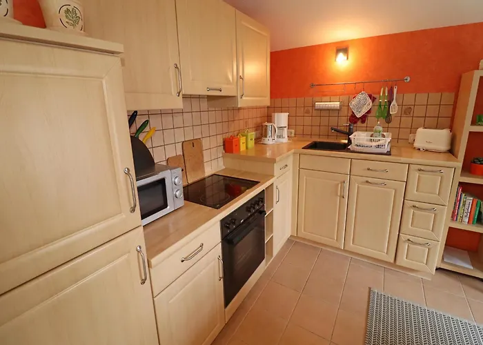 Inviting In With Communal Garden Appartement *