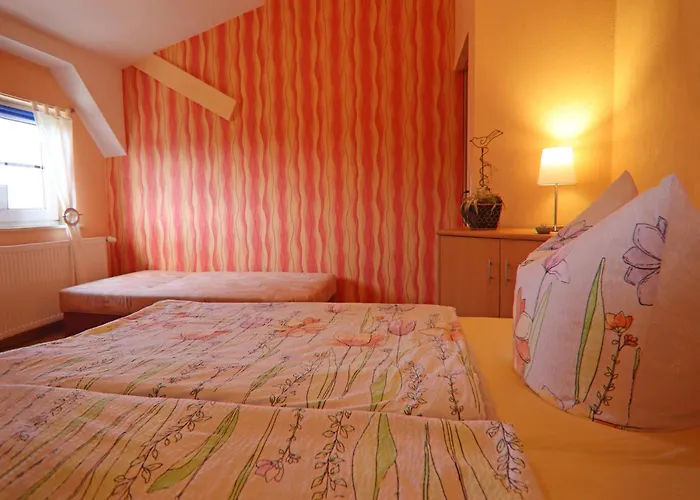 Inviting In With Communal Garden Appartement *