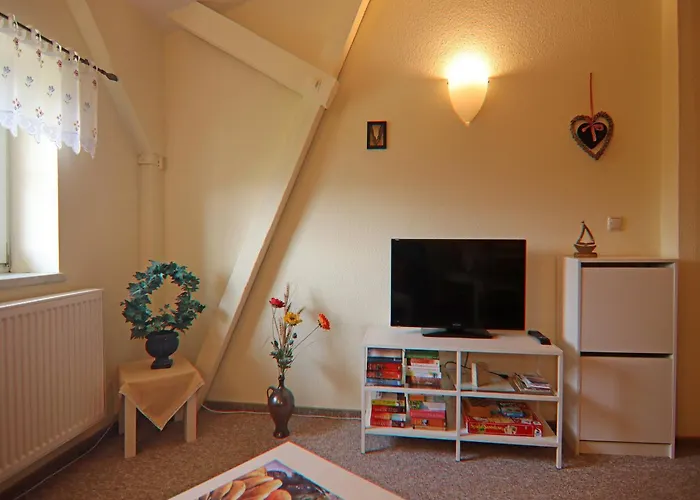 Inviting In With Communal Garden Appartement