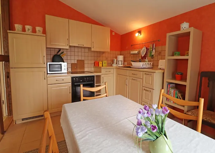 Appartement Inviting In With Communal Garden